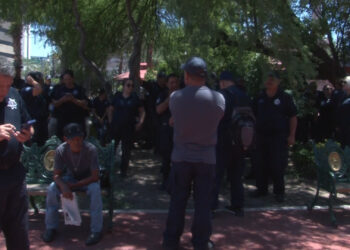 Custodios del Cereso protestan en Plaza Hidalgo