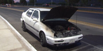 Se incendió vehículo en Polideportivo Luis H. Álvarez; interrumpe torneo de box
