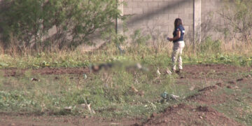 Localizan a un hombre asesinado con tiro de gracia en Aquiles Serdán