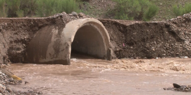 Río San Pedro en Rosales aumenta su caudal tras fuertes lluvias