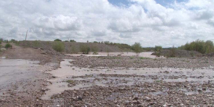 Río San Pedro en Rosales aumenta su caudal tras fuertes lluvias