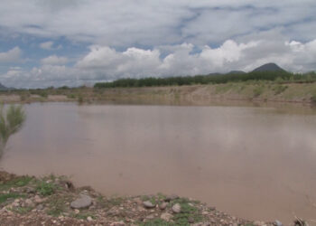 Río San Pedro en Rosales aumenta su caudal tras fuertes lluvias