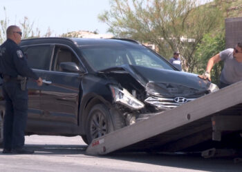 Dos personas lesionadas en choque en la colonia Mármol II