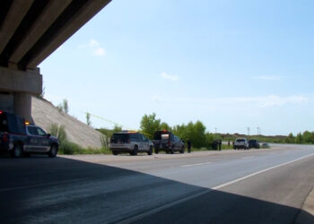 Localizan cuerpo en descomposición bajo puente en Cuauhtémoc