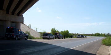 Localizan cuerpo en descomposición bajo puente en Cuauhtémoc