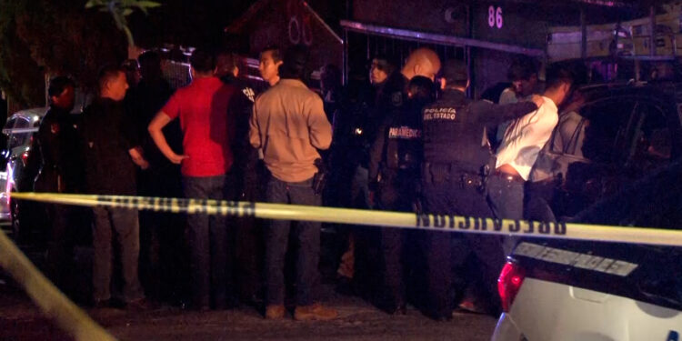 Arrestan a seis tras atropello, fuga y agresión a policías