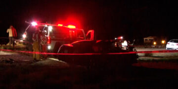 Mujer muere en choque y volcadura en la Delicias–Naica