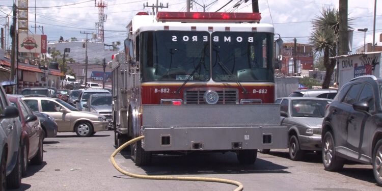 Incendio consume puesto de tamales frente al Hospital Morelos