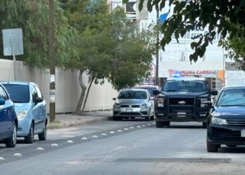 Rescatan a hombre que intentó lanzarse de barandal en la Ciudad Judicial