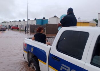 Atienden autoridades incidentes por lluvias durante la madrugada