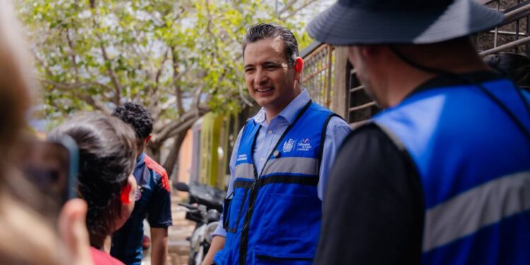 Entregan apoyos a familias afectadas por lluvias en Las Galeras