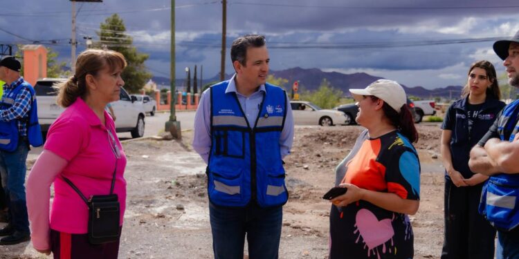 Entregan apoyos a familias afectadas por lluvias en Las Galeras