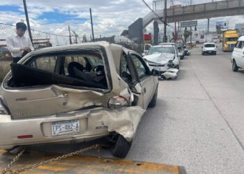 Choque entre vehículos en el Periférico de la Juventud deja dos lesionados