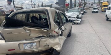 Choque entre vehículos en el Periférico de la Juventud deja dos lesionados