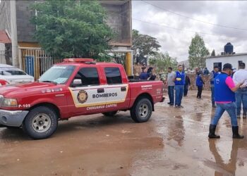 Fuertes lluvias causan daños en colonias al norte y sur de Chihuahua