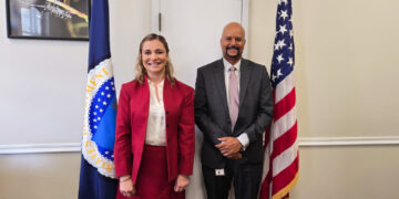 Gobernadora se reúne con USDA por plaga del gusano barrenador