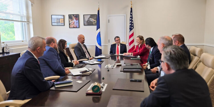 Gobernadora se reúne con USDA por plaga del gusano barrenador