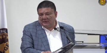 Fiscal reconoce a personal jubilado y da la bienvenida a nuevos agentes