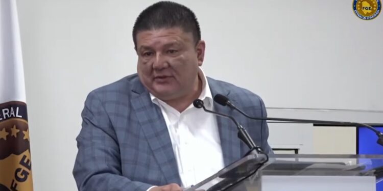 Fiscal reconoce a personal jubilado y da la bienvenida a nuevos agentes