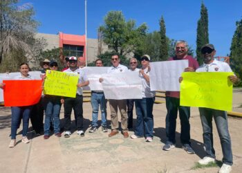 Maestros del SNTE se manifiestan por falta de pagos en el ITCH II