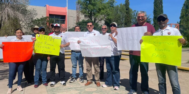 Maestros del SNTE se manifiestan por falta de pagos en el ITCH II