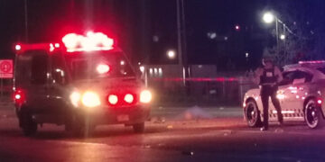 Hombre fallece atropellado en la Carretera 45; conductor huye