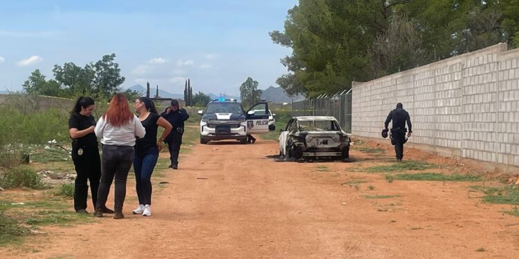 Localizan cuerpo calcinado en vehículo abandonado en Valles de Chihuahua