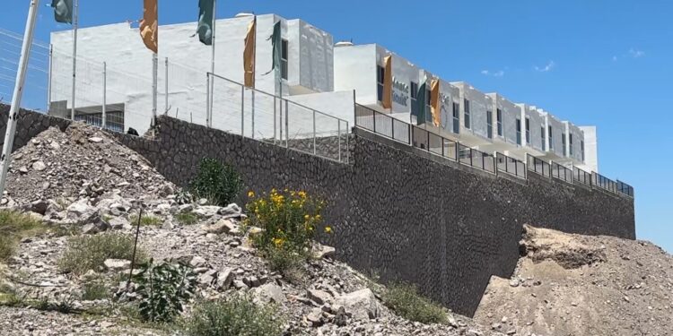 Apoyan a familias desalojadas de Monte Xenit