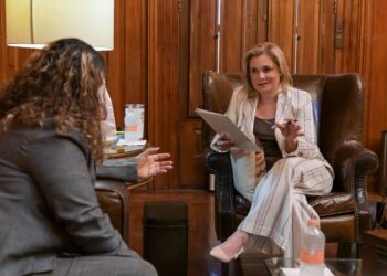 Maru Campos se reúne con activistas por los derechos de las mujeres