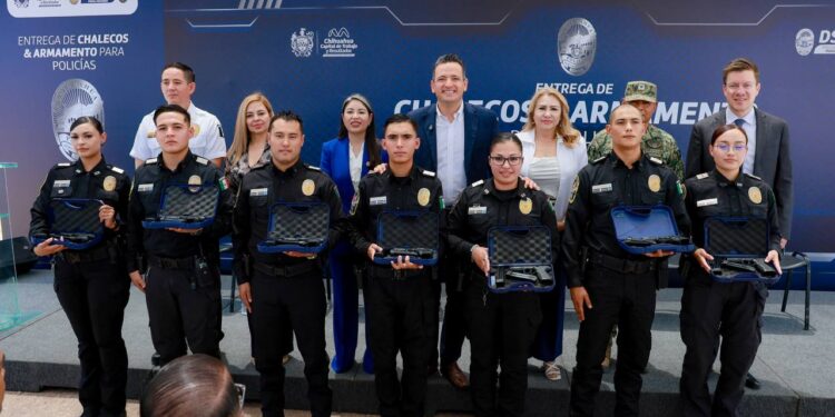 Entregan chalecos y armas nuevas a policías municipales