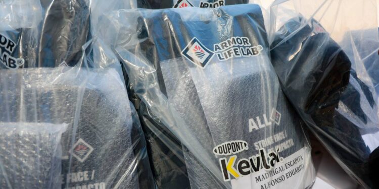 Entregan chalecos y armas nuevas a policías municipales