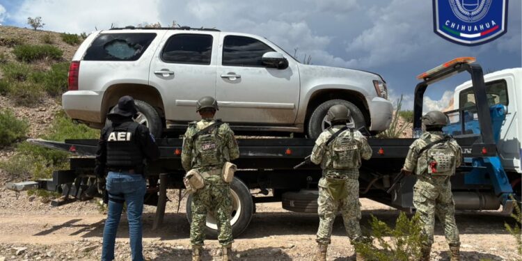 Aseguran Tahoe blindado en brecha de Ojinaga