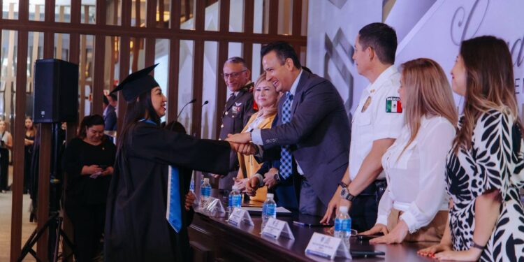 Primera generación del ISSCUU concluye licenciatura en seguridad