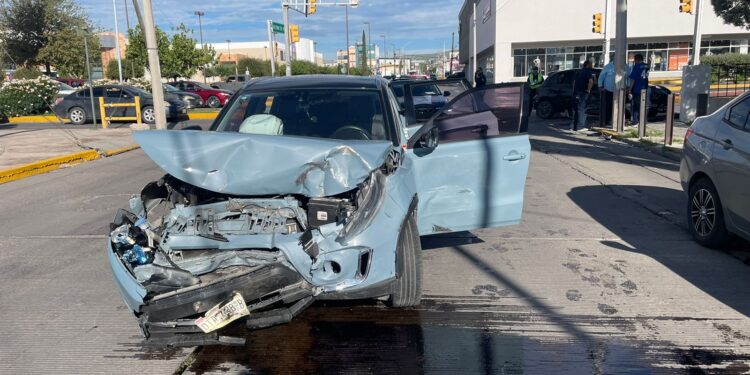 Cuatro lesionados tras choque en la Ortiz Mena