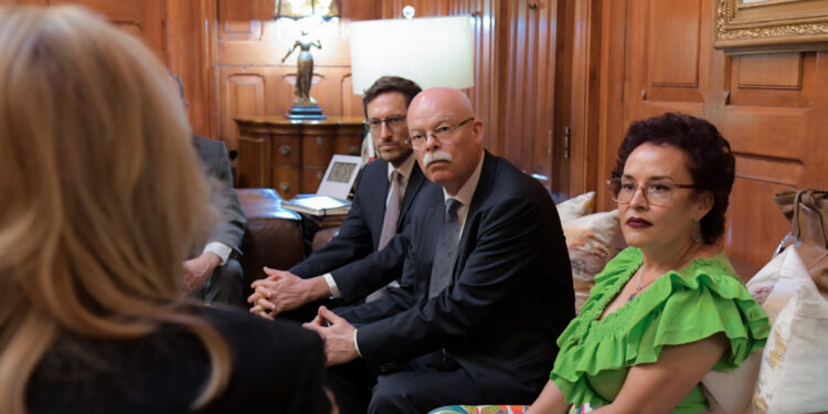 Gobernadora se reúne con embajador de Alemania