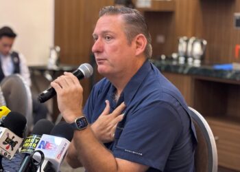 Buscan prohibir redes sociales a menores de 14 años