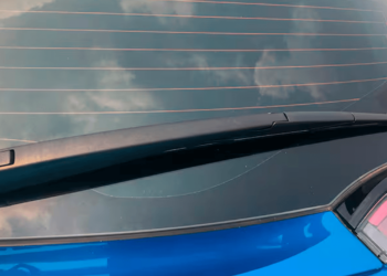 Para qué sirven las líneas del cristal trasero