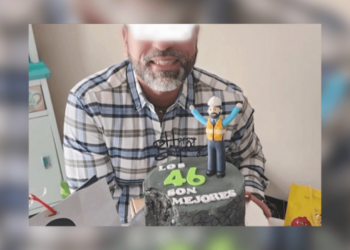 Indignación por pastel con forma de muro derrumbado en Monte Xénit