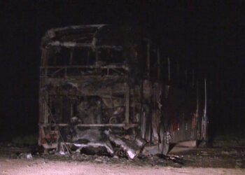 Autobús se incendia en carretera de Camargo a Jiménez