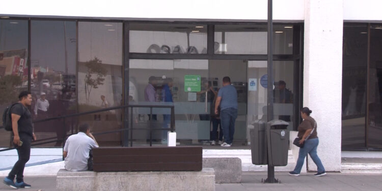 Guardia de seguridad daña cajeros de BBVA por supuesta extorsión