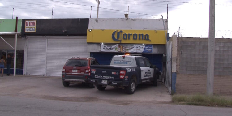 Roban mercancía de expendio de cerveza en el norte de la ciudad