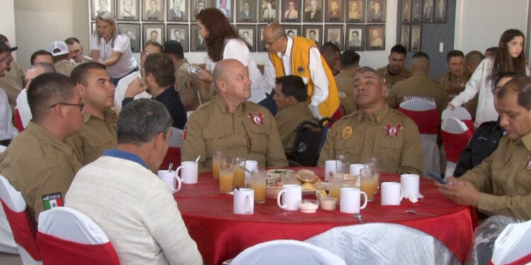 Bomberos de Cuauhtémoc celebran su día con convivencia