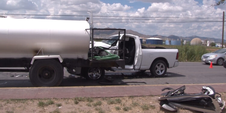Conductor queda prensado tras chocar contra pipa en la colonia Aeropuerto