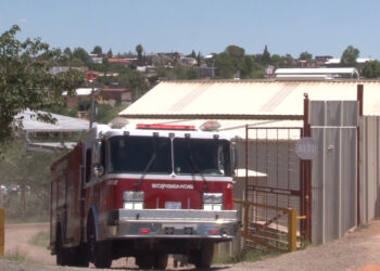 Incendio en fábrica de tejas moviliza a bomberos
