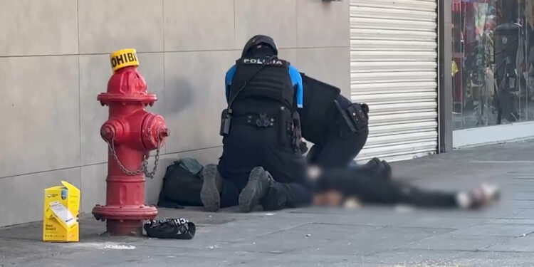 Muere hombre apuñalado en riña por una bicicleta en el centro