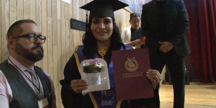 Egresan nuevos profesionistas de la UACH