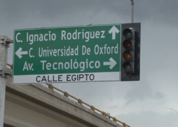 Semáforos descompuestos causan caos vial en Chihuahua