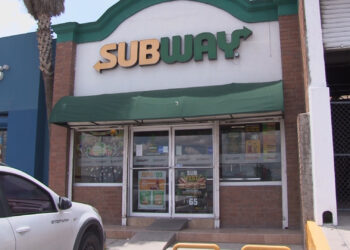 Roban ingredientes en sucursal de Subway