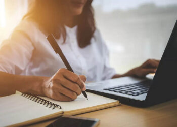 Cursos para mujeres en soldadura, corte y confección, carpintería e informática