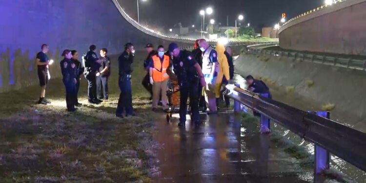 Hombre resulta herido tras lanzarse desde un puente en Chihuahua